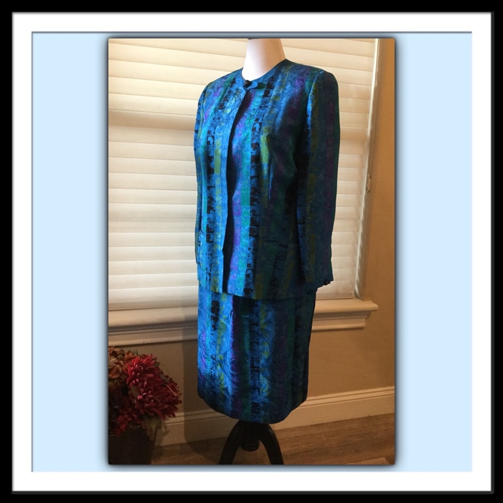 Anne Crimmins 100% Silk Skirt Suit, Royal Blue & Multi colors, Size 14.